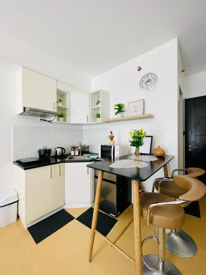 Apartment Unit With Balcony At Centrio Towers Beside Ayala Mall Downtown Cdo *